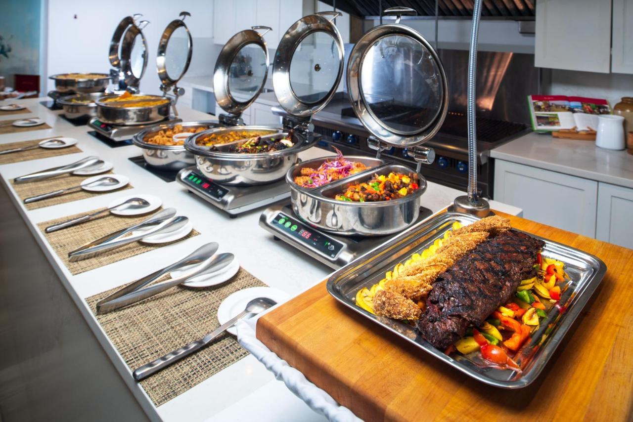 S Hotel Montego Bay - Luxury Boutique All-Inclusive Hotel Exterior foto A buffet at a restaurant