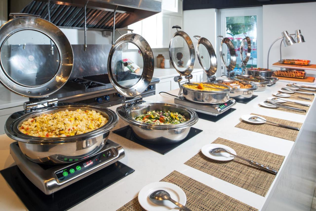 S Hotel Montego Bay - Luxury Boutique All-Inclusive Hotel Exterior foto A buffet at a hotel