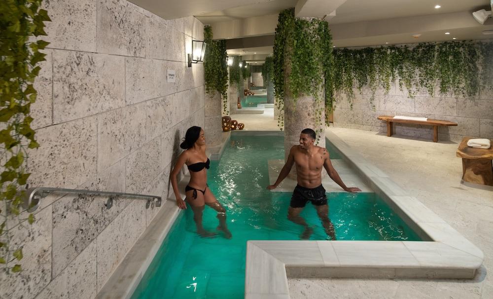 S Hotel Montego Bay - Luxury Boutique All-Inclusive Hotel Exterior foto Spa at The Atlantis Paradise Island