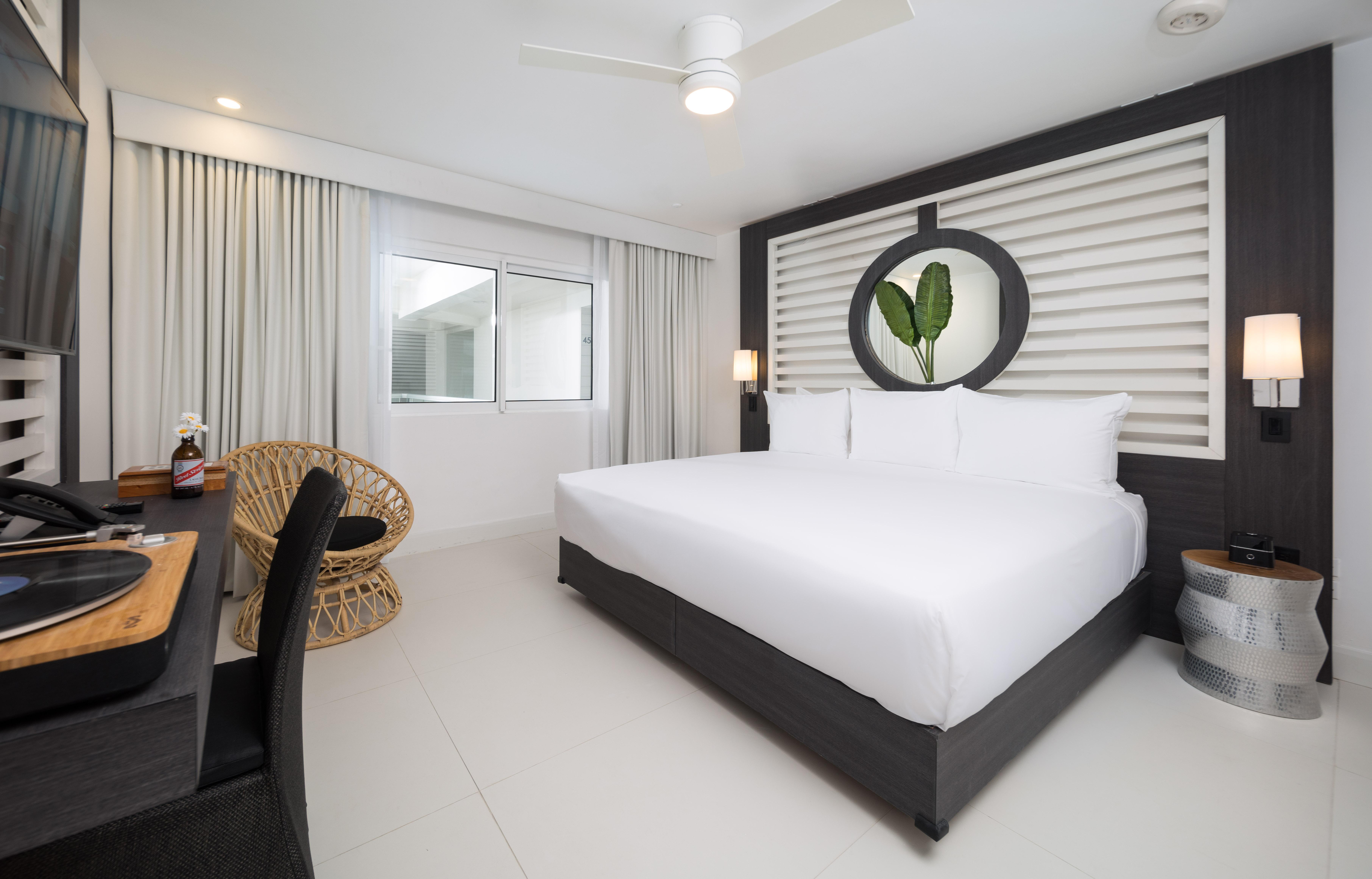 S Hotel Montego Bay - Luxury Boutique All-Inclusive Hotel Exterior foto A bedroom at the W South Beach